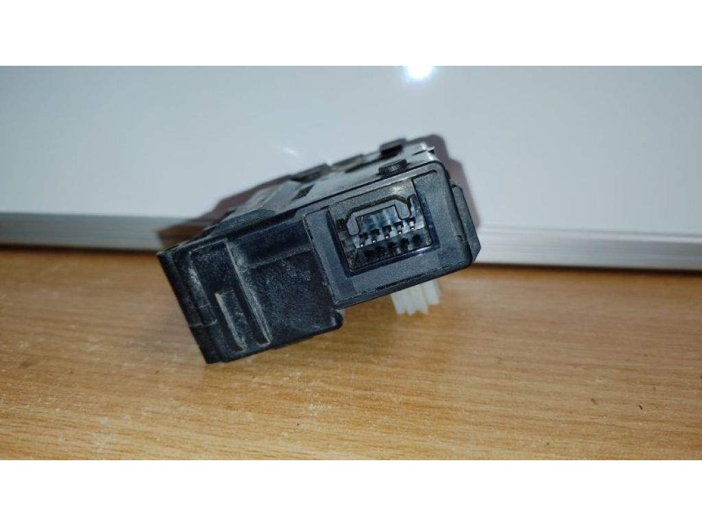 87106-50380 | Моторчик заслінки пічки LEXUS LS460 06-12 - Фото 4