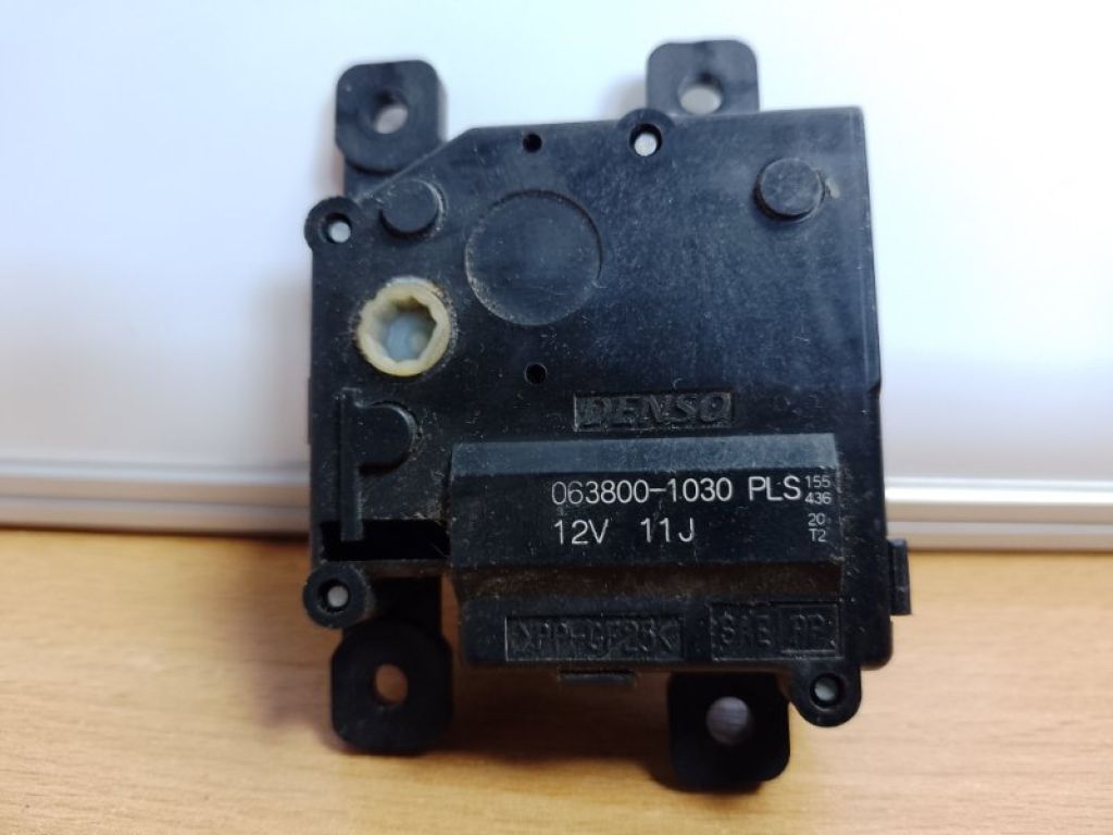 87106-50390 | Моторчик заслонки печки LEXUS LS460 06-12