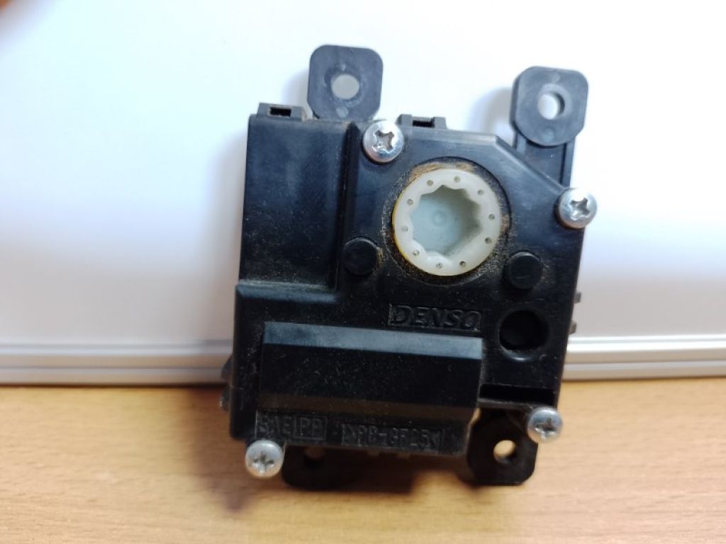 87106-50390 | Моторчик заслонки печки LEXUS LS460 06-12 - Фото 3