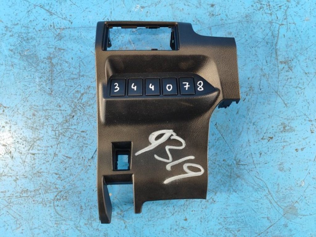 5504576010 | Накладка торпедо-центр. LEXUS CT200 11-17