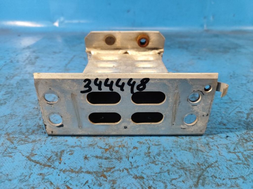 5701476010 | Кронштейн підсилювача переднього бампера лів. LEXUS CT200 11-17