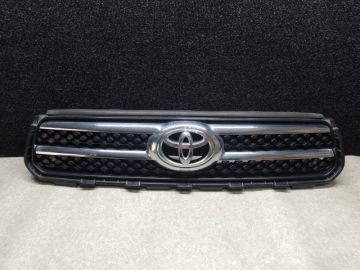 Решетка радиатора TOYOTA RAV4 05-12