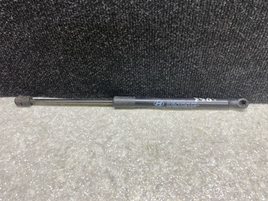 81161-4Z000 | Амортизатор капоту HYUNDAI SANTA FE (DM) 12-18