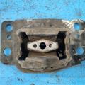 DG93-7M121-EA | Подушка АКПП лев. FORD FUSION 14- - Превью 2