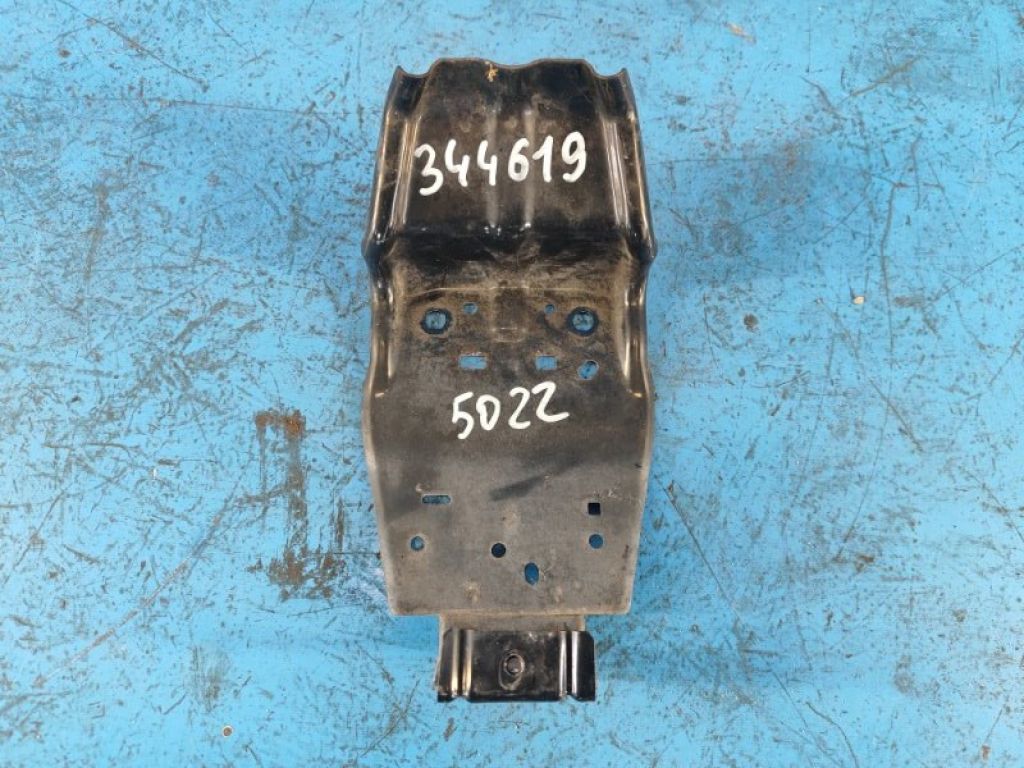 KB7W-52-150 | Кронштейн MAZDA CX-5 (KF) 16-21