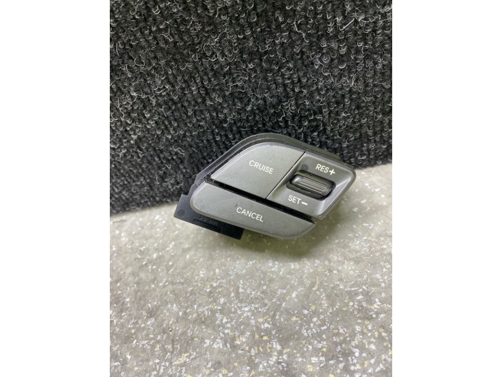 96740-2W000UNB | Кнопки на руль прав. HYUNDAI SANTA FE (DM) 12-18