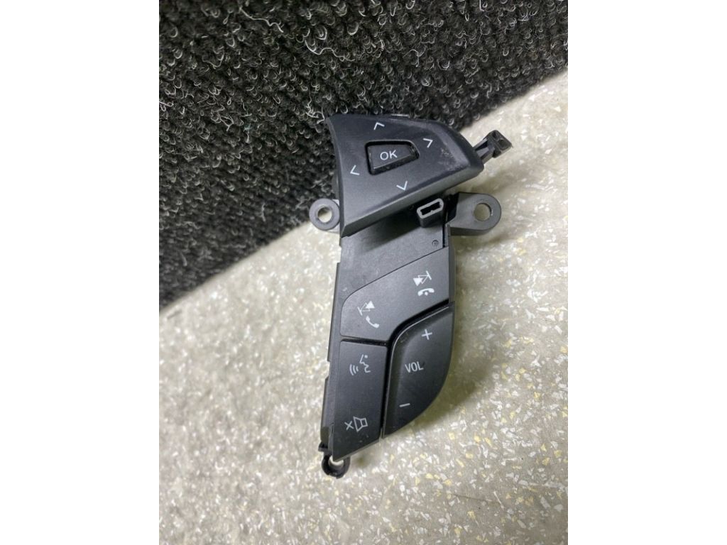 DG9Z-9C888-DB | Кнопки руля прав. FORD FUSION 14-