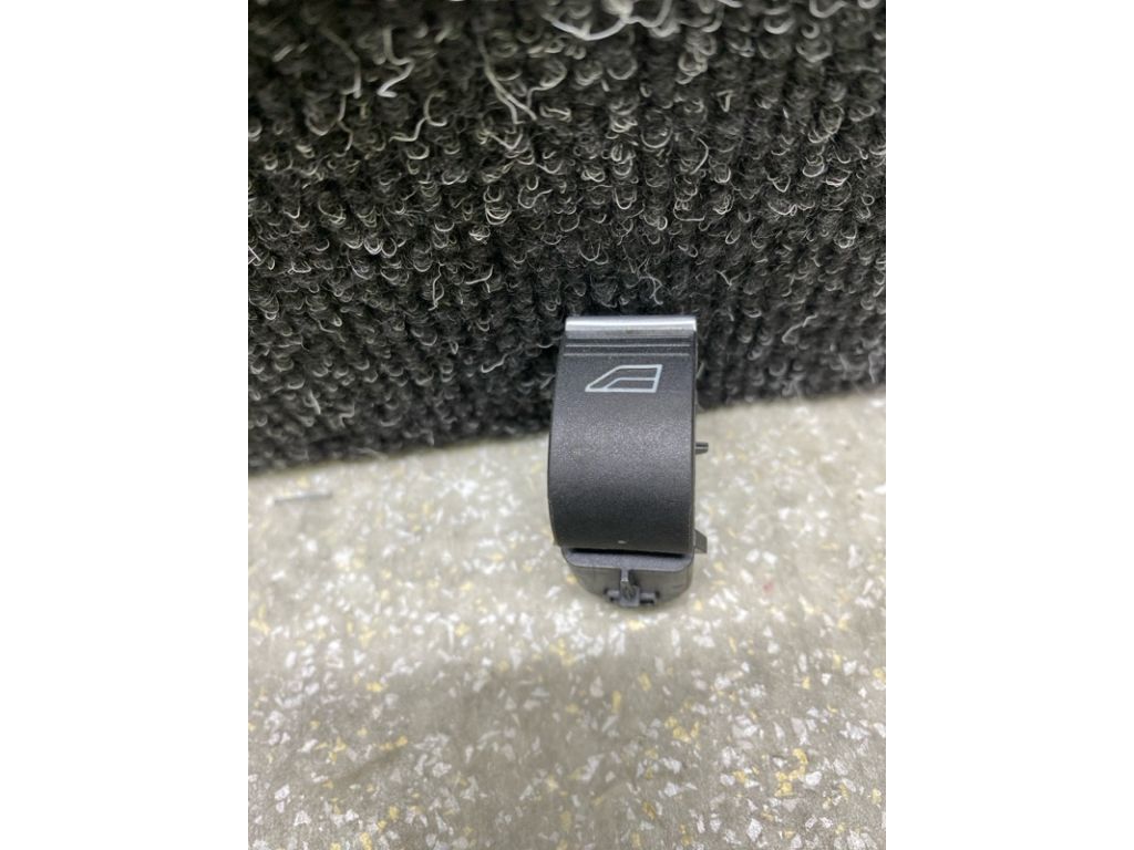 DG9Z-14529-AB | Кнопка склопідіймача FORD FUSION 14-