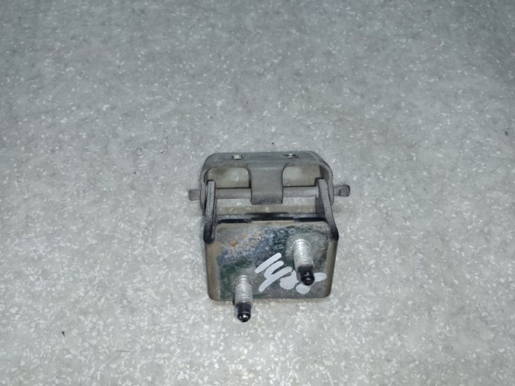 CP9Z-5842900-A | Петля кришки багажника прав. FORD FOCUS 10-18