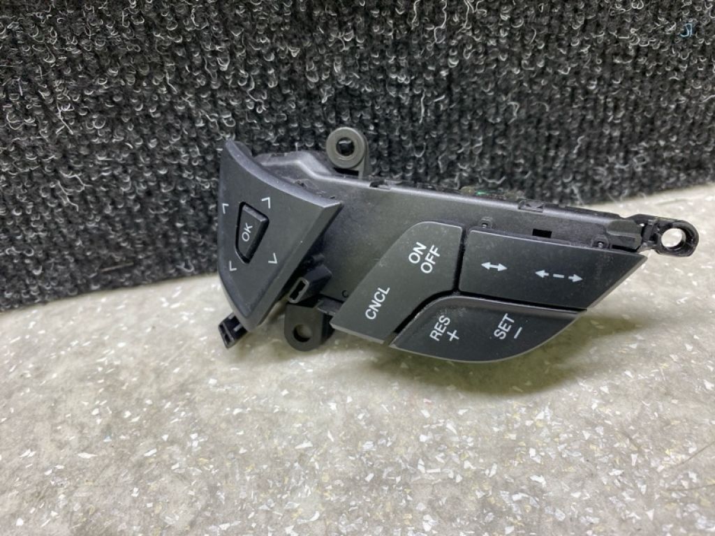 HG9Z-9C888-BB | Кнопки руля лів. FORD FUSION 14-