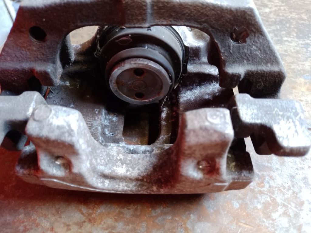 BPYK-26-71XC | Суппорт тормозной задн. лев. MAZDA 3 BL 09-13 - Фото 4