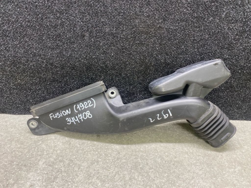 DG9Z-9C675-C | Повітрозабірник FORD FUSION 14-