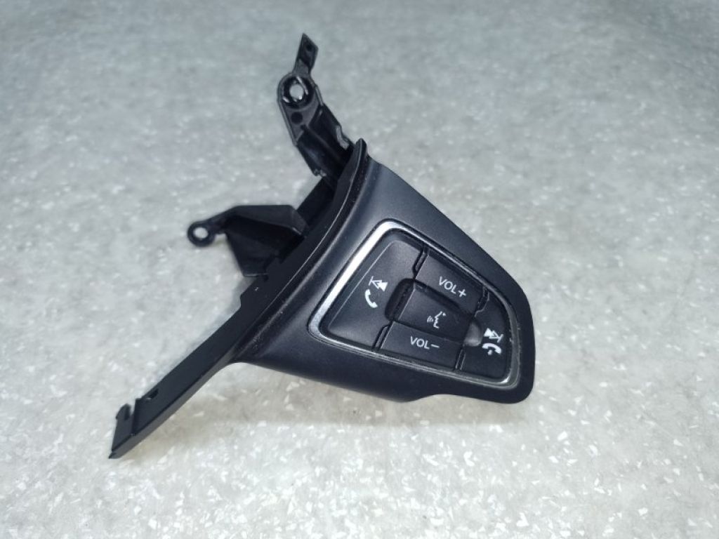 F1EZ-9C888-C | Кнопки руля прав. FORD FOCUS 10-18