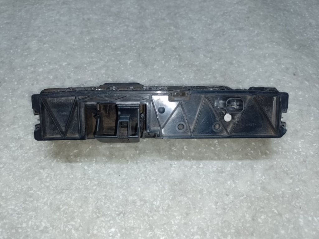 F1EZ-54432A38-G | Кнопка открывания багажника наружная FORD FOCUS 10-18 - Фото 2