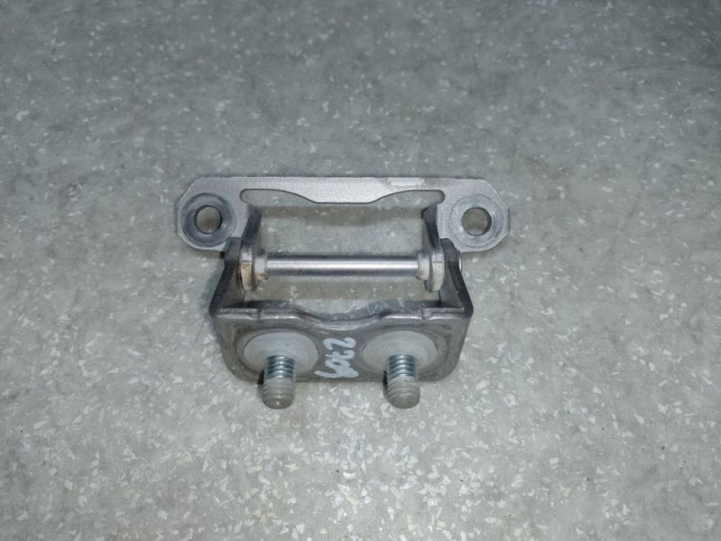 60879FJ000 | Петля крышки багажника SUBARU FORESTER 12-19