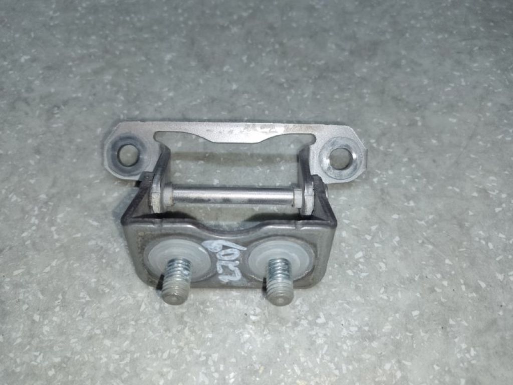 60879FJ000 | Петля крышки багажника SUBARU FORESTER 12-19