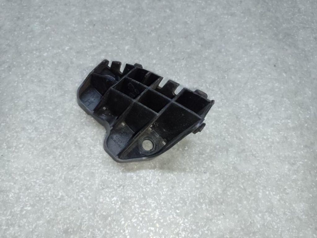 57707SG070 | Кронштейн заднього бампера лів. SUBARU FORESTER 12-19