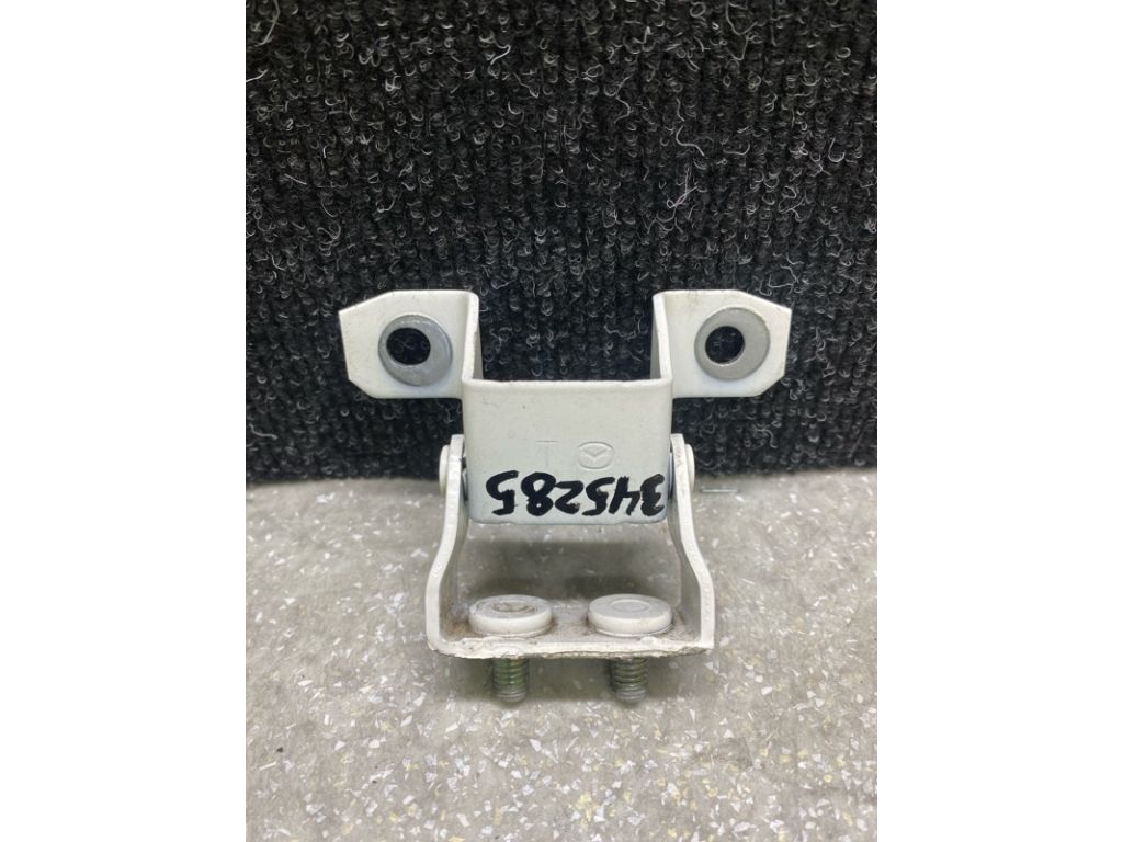 TK48-62-210C | Петля кришки багажника MAZDA CX-30 19-
