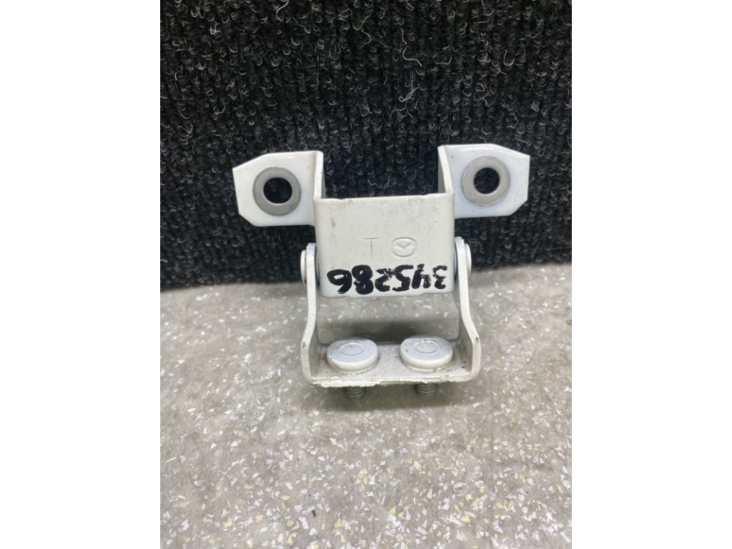 TK48-62-210C | Петля крышки багажника MAZDA CX-30 19-