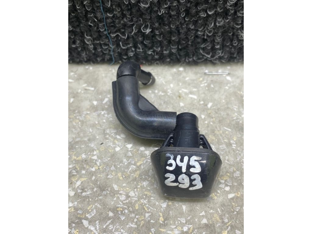 DGH9-67-52Y | Форсунка омывателя стекла задн. MAZDA CX-30 19-