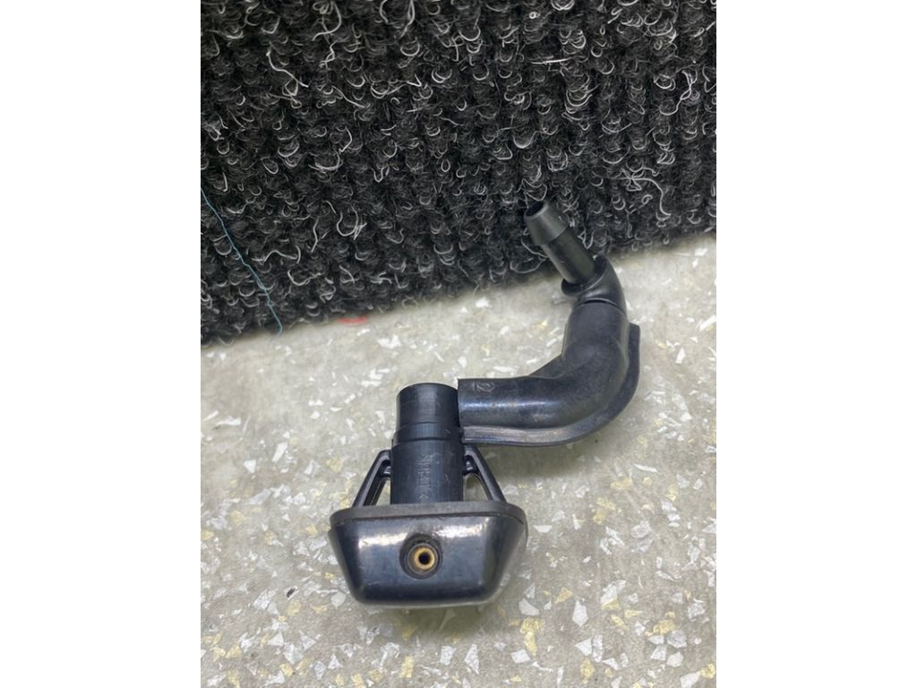 DGH9-67-52Y | Форсунка омывателя стекла задн. MAZDA CX-30 19- - Фото 2