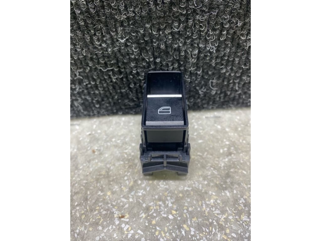 BDGF-66-370 | Кнопка стеклоподъемника задн. MAZDA CX-30 19- - Фото 3
