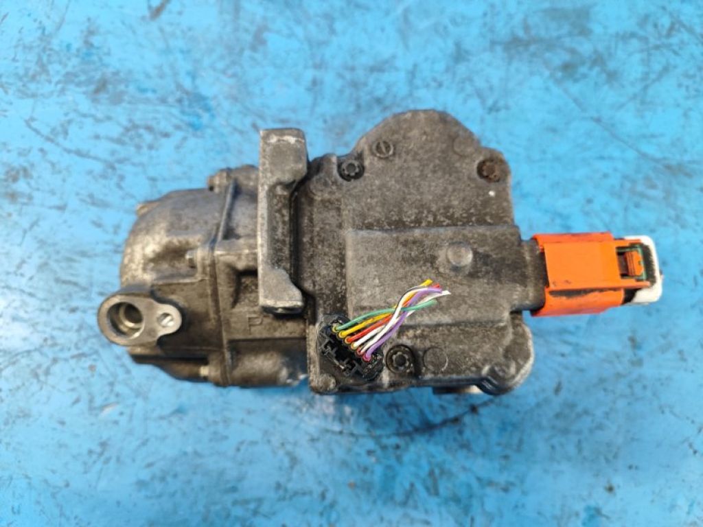 88370-47060 | Компресор кондиціонера TOYOTA PRIUS - 30 09-17 - Фото 2