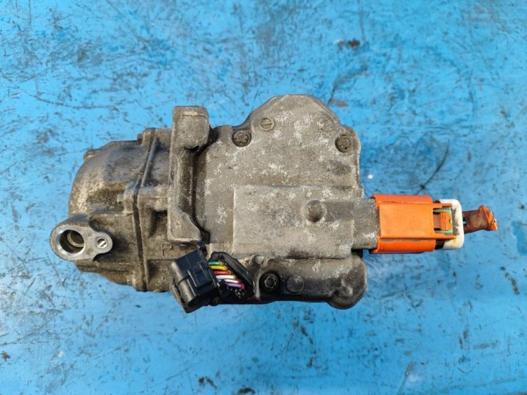 88370-47060 | Компресор кондиціонера TOYOTA PRIUS PLUS 11-14 - Фото 2