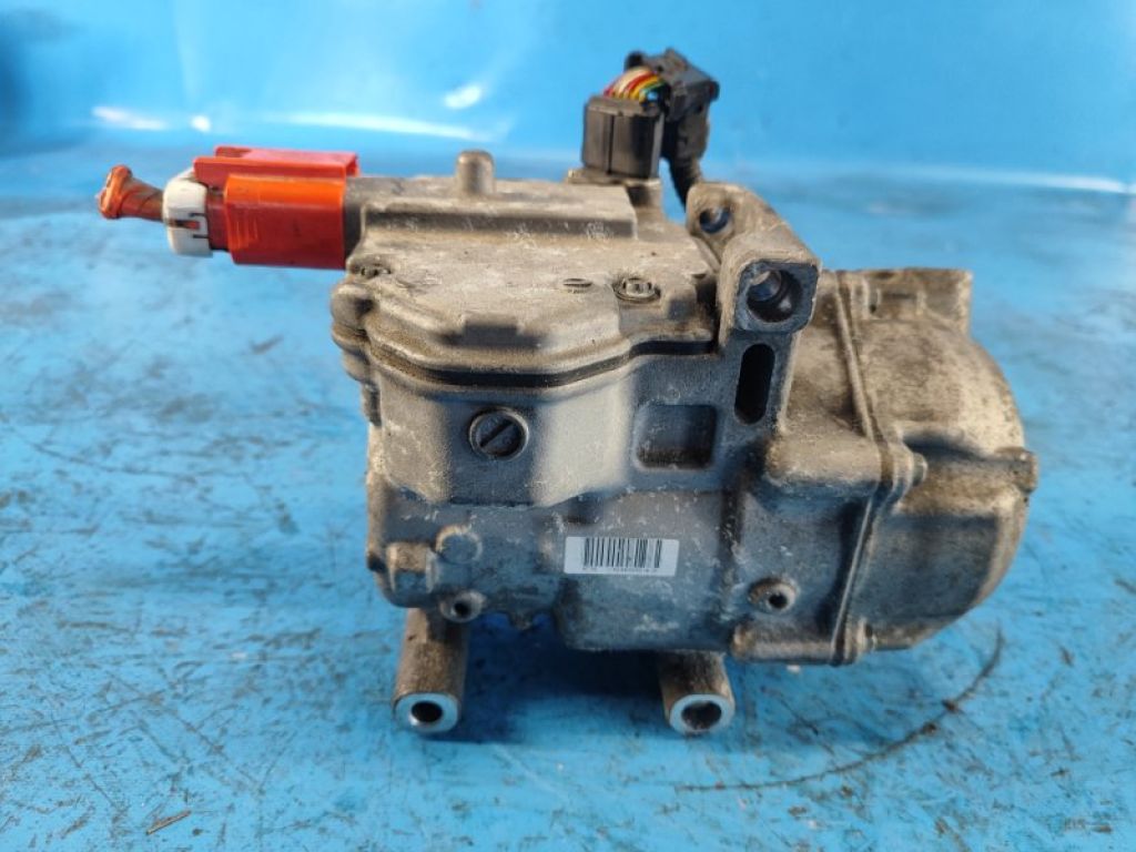 88370-47060 | Компресор кондиціонера TOYOTA PRIUS PLUS 11-14 - Фото 4