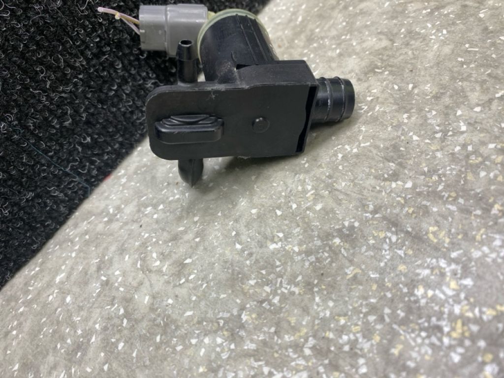 DGH9-67-482 | Насос омивача скла MAZDA CX-30 19- - Фото 3