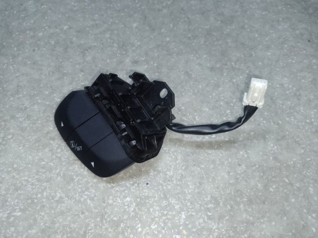 83158SG000 | Кнопки руля SUBARU FORESTER 12-19