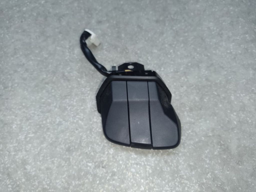 83158SG000 | Кнопки руля SUBARU FORESTER 12-19 - Фото 2