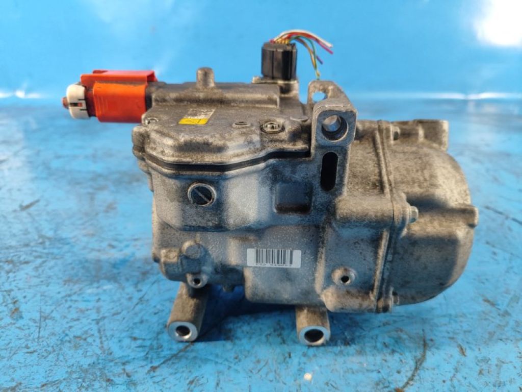 88370-47060 | Компресор кондиціонера TOYOTA PRIUS PLUS 11-14 - Фото 4
