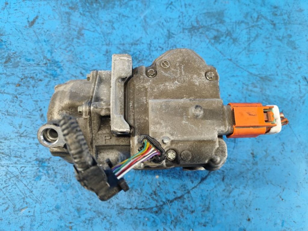 88370-47060 | Компресор кондиціонера TOYOTA PRIUS PLUS 11-14 - Фото 2