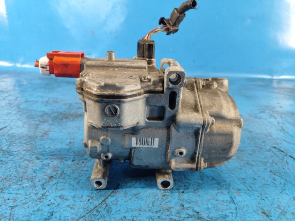 88370-47060 | Компресор кондиціонера TOYOTA PRIUS PLUS 11-14 - Фото 4
