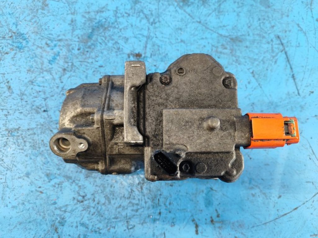 88370-47060 | Компресор кондиціонера TOYOTA PRIUS PLUS 11-14 - Фото 2