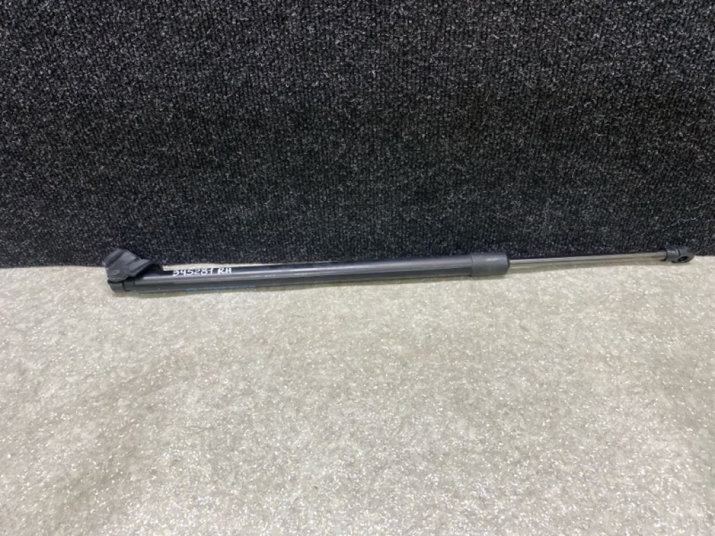 DFR5-62-620A | Амортизатор кришки багажника прав. MAZDA CX-30 19-