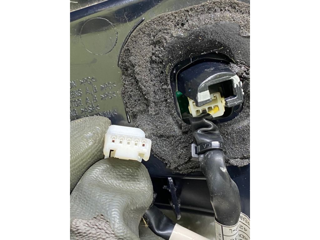 DGH9-51-3G0 | Фонарь внутренний лев. MAZDA CX-30 19- - Фото 4