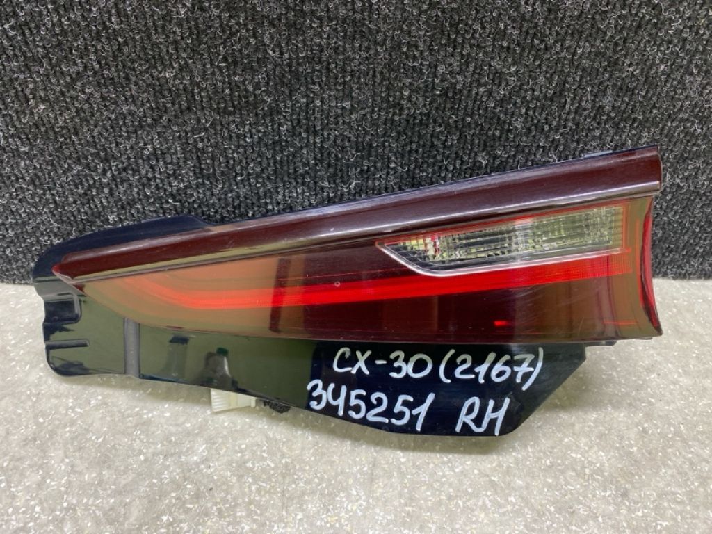 DFR5-51-3F0 | Фонарь внутренний прав. MAZDA CX-30 19-