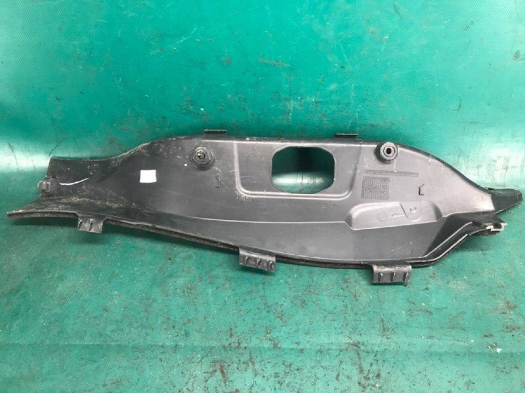 51 42 7 303 704 | Накладка на стійку кузова задн. прав. BMW I3 (I01) 13–22