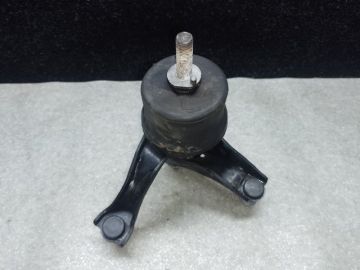 Подушка двигателя лев. TOYOTA SIENNA 03-10