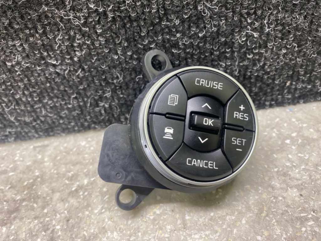 96720-K0130 | Кнопки на руль прав. KIA SOUL SK3 19-