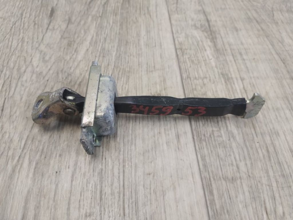 6863047050 | Ограничитель двери задн. лев. TOYOTA PRIUS 16-