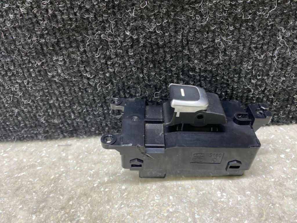 93581-C5000 | Кнопка стеклоподъемника задн. KIA SORENTO UM 14-