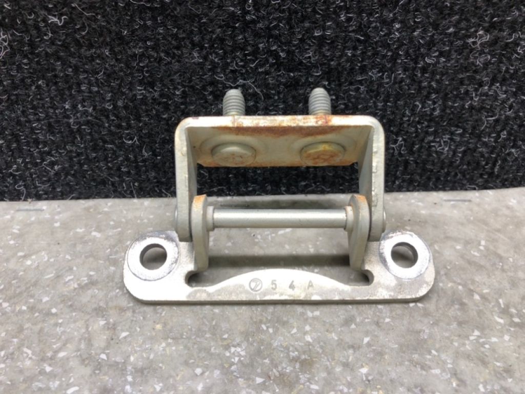 61820FC100 | Петля крышки багажника SUBARU FORESTER SG 02-07