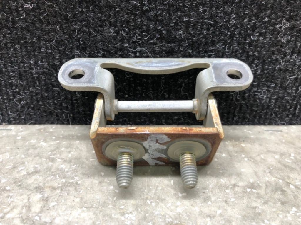 61820FC100 | Петля крышки багажника SUBARU FORESTER SG 02-07 - Фото 2