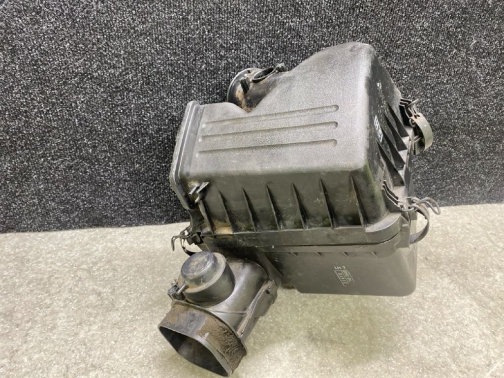 17700-31610 | Корпус воздушного фильтра LEXUS ES350 06-12