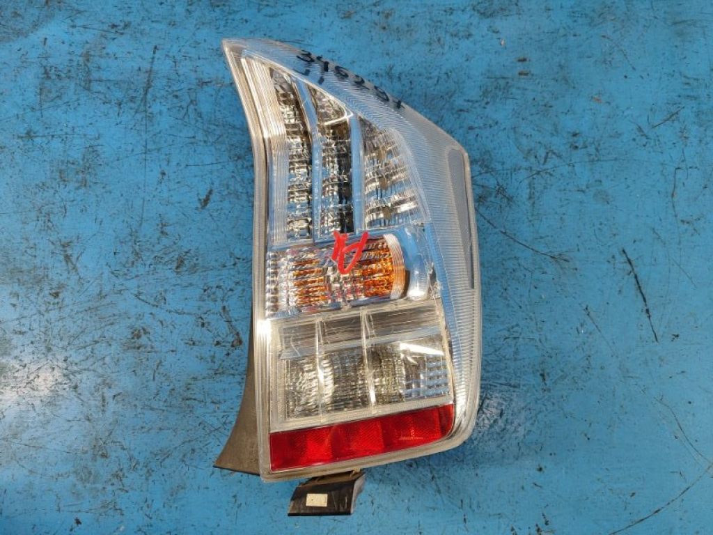 81551-47121 | Фонарь наружный прав. TOYOTA PRIUS - 30 09-17