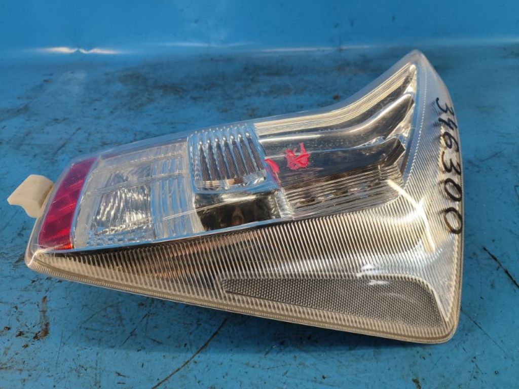 81551-47121 | Фонарь наружный прав. TOYOTA PRIUS - 30 09-17 - Фото 2