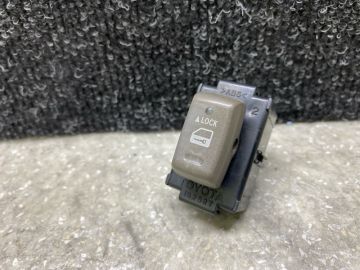 Кнопка центрального замку передн. прав. LEXUS GX470 02-09